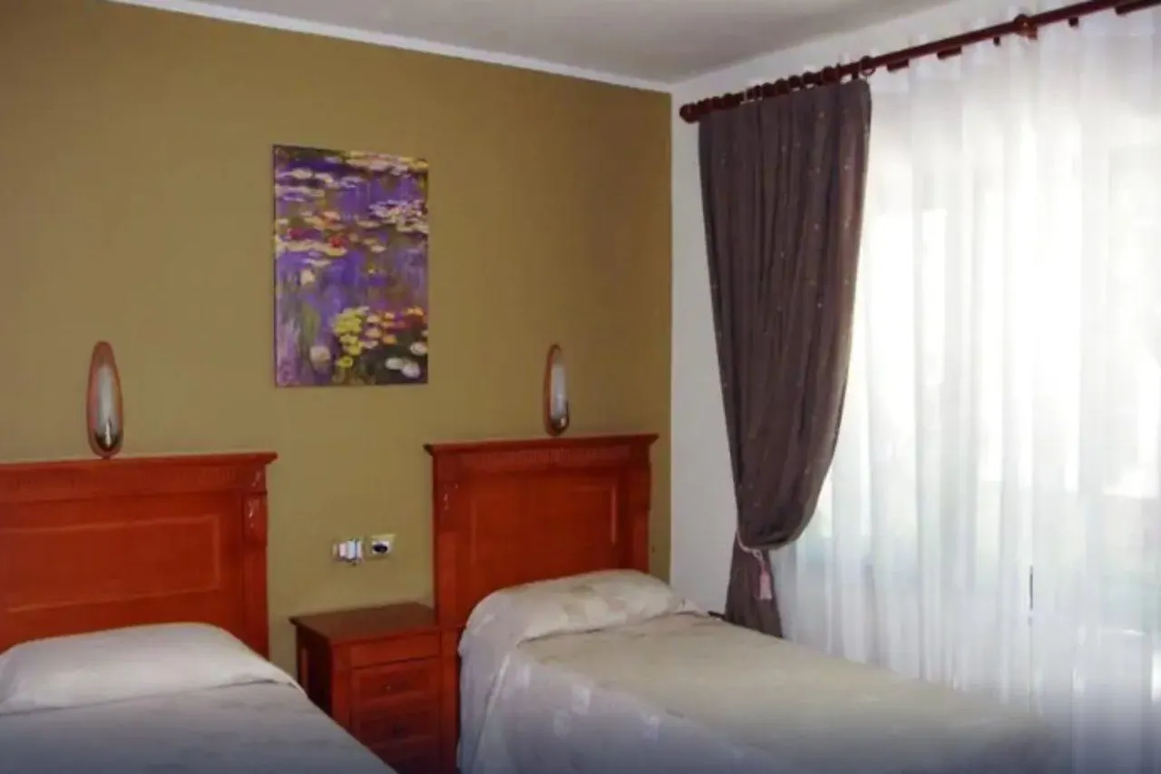 ***  Hotel Millenium Tirana Albânia